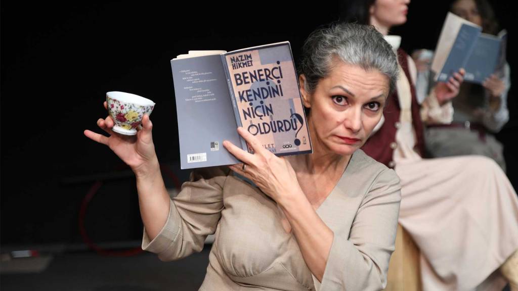 İstanbul Şehir Tiyatroları’ndan Geç Kalmış bir Hatırlatma: Yaftalı&nbsp;Tabut