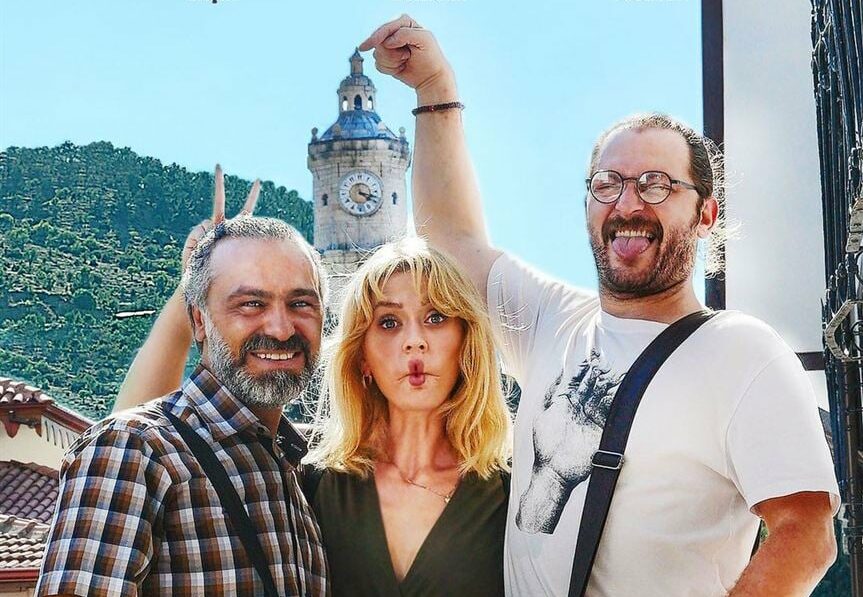 Bildiğin Gibi Değil: Aynı Evin İçinde Ayrı Çocukluklar Yaşamak